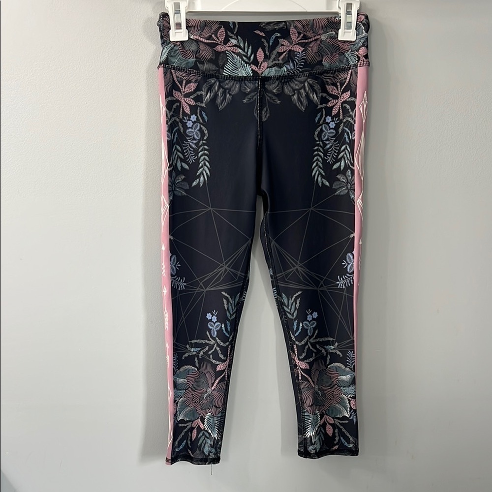 Evolution and Creative Active Grey & Pink Floral Cropped Leggings Small